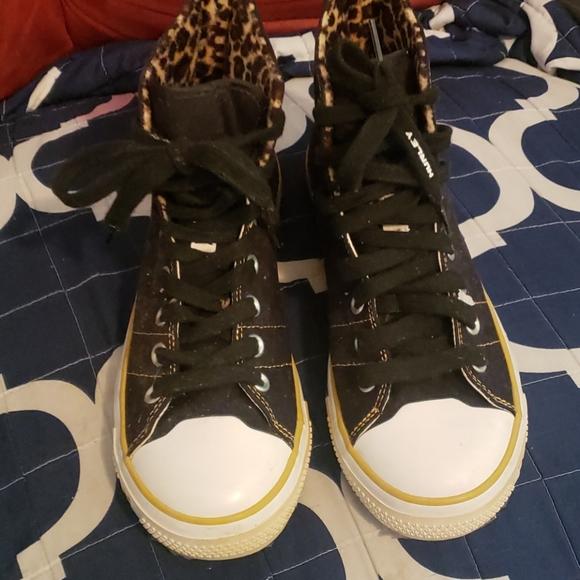 Hurley Black&Cheetah Print High Tops Size 8.5 - Picture 2 of 6